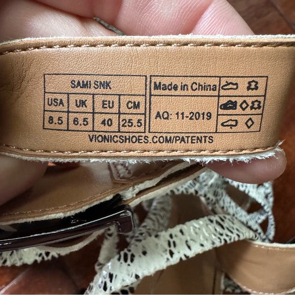 Vionic Black and Cream Strappy Sandals - Picture 6 of 9